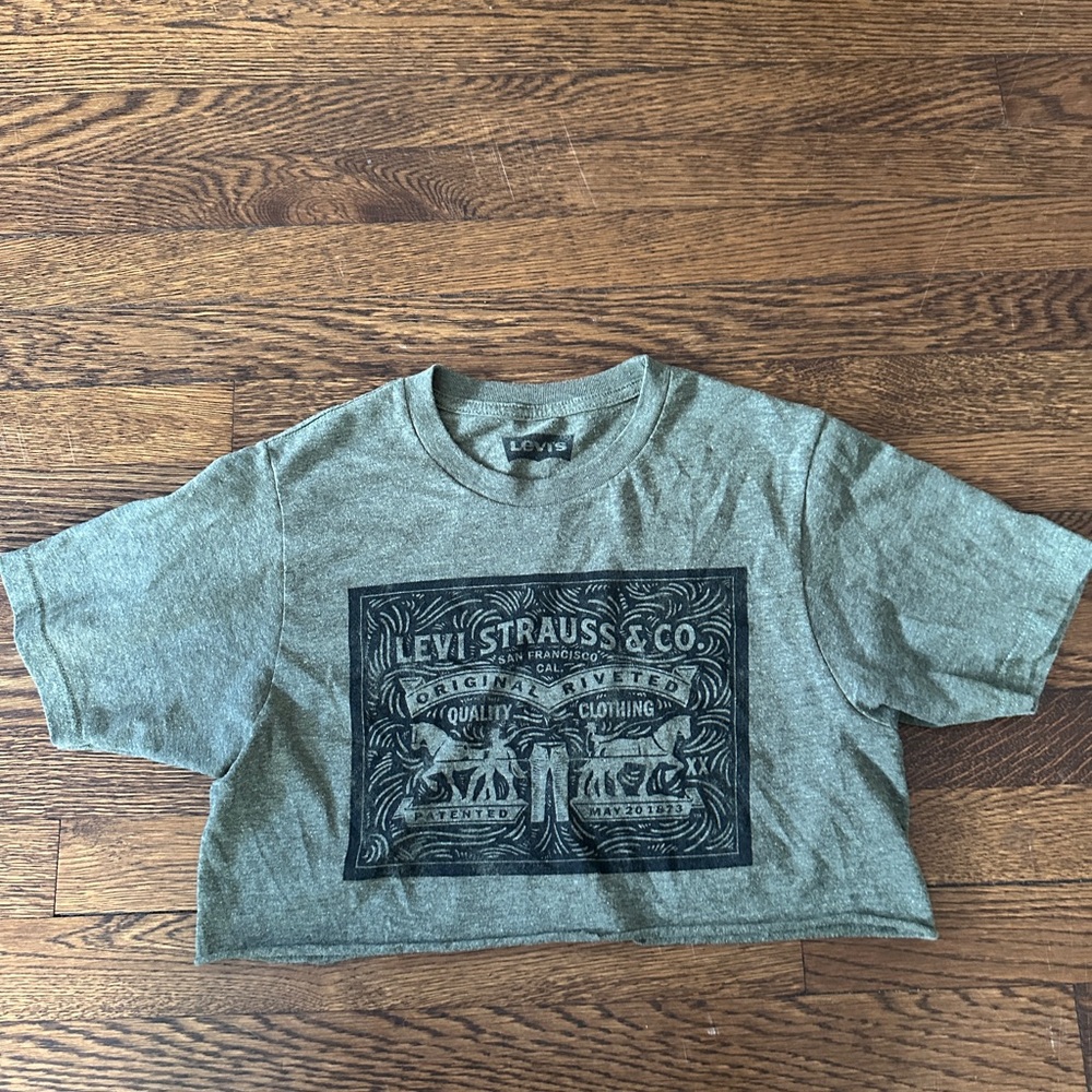 Levi’s crop top